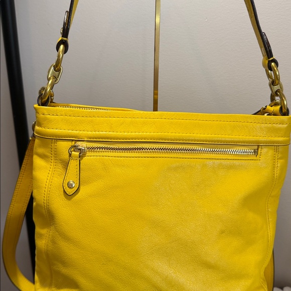 Coach Soft Pebble Golden Yellow Leather shoulder/Crossbo Gold hardware, hang tag - Picture 4 of 14